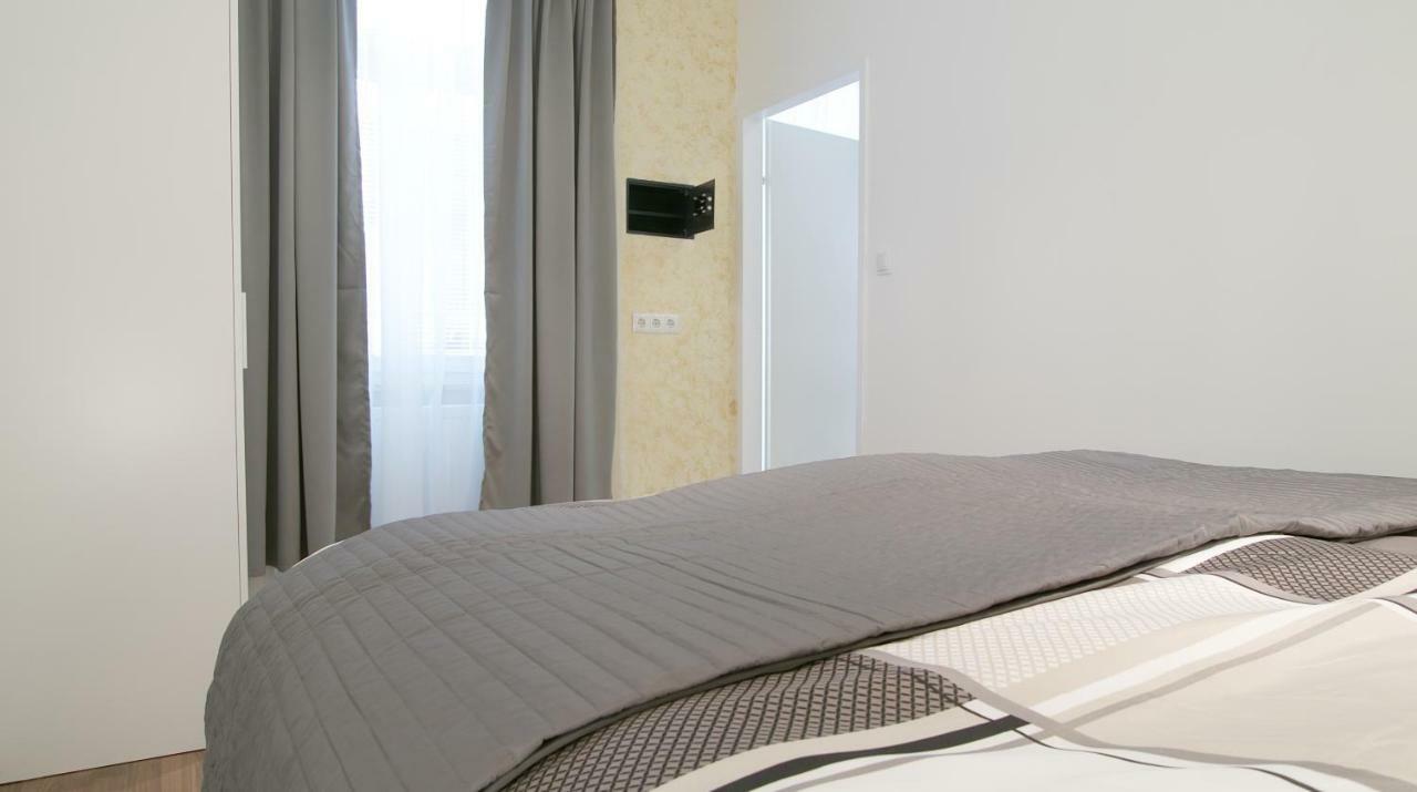 Laguna Apartment Wenen Buitenkant foto