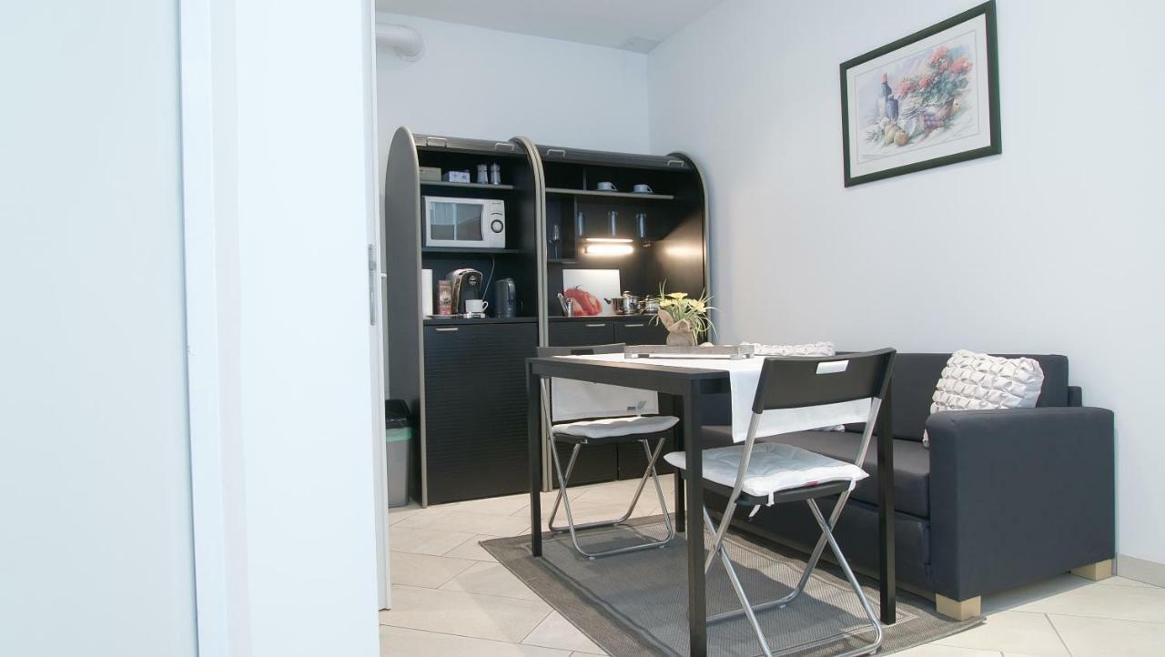 Laguna Apartment Wenen Buitenkant foto